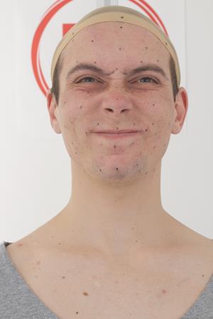 Age23-JeremyBell/06_Face_Compression/01_Cam01.jpg