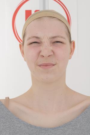 Age18-SophiaMasiello/06_Face_Compression/01_Cam01.jpg