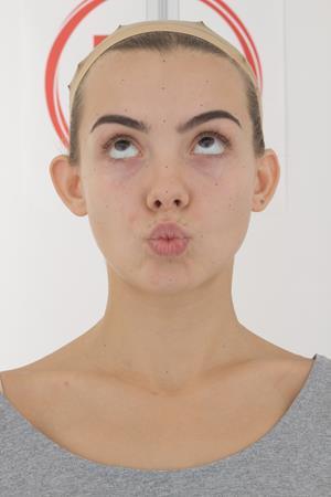 Age20-AmandaMoore/12_Pucker-Look_Up/01_Cam01.jpg